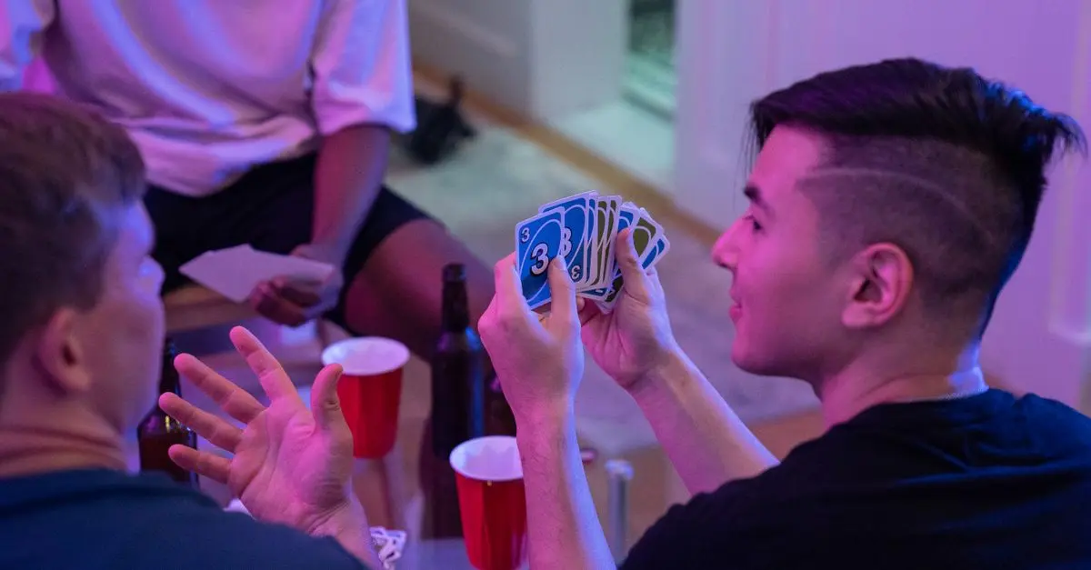 Règles et Astuces pour Jouer au Uno dans une Soirée